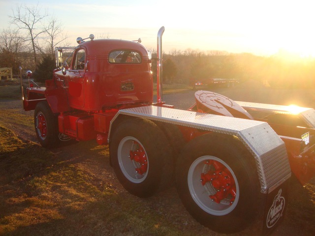 Mack B81 Tandem Tractor